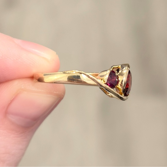 Vintage 14K Garnet Ring, Pyrope Rhodolite Three Stone, Deep Fire Red, Size 6.75 - Picture 13 of 17